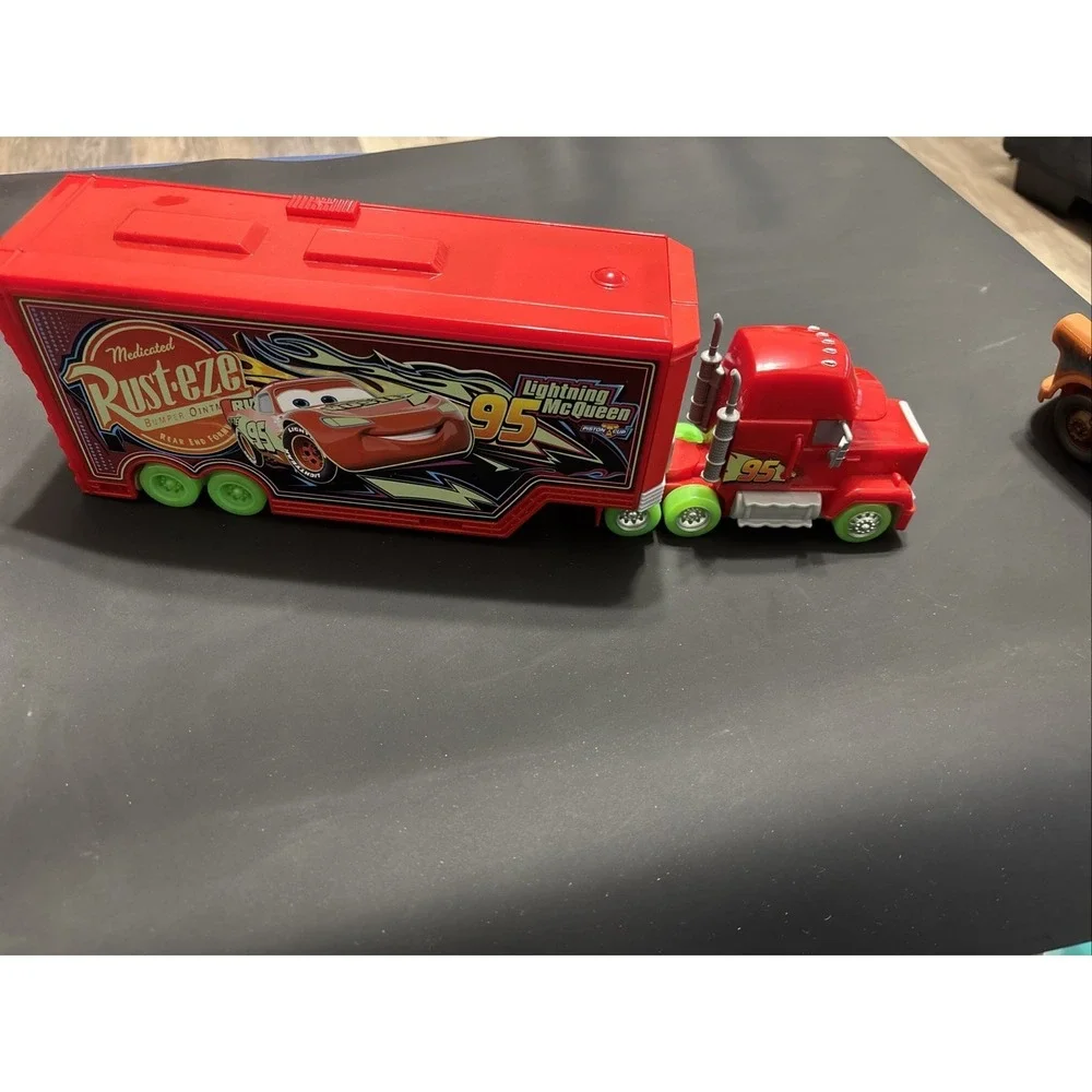 Disney Pixar Cars Lot - Mack Transforming Playset Hauler & Moving Moments Mater